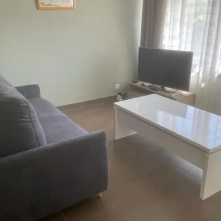 Quiet T2 With Terrace And Shared Pool *