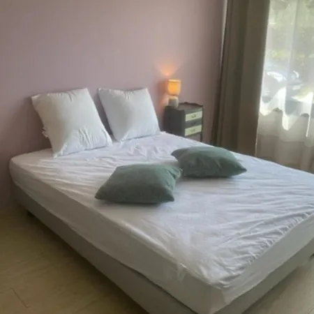 Quiet T2 With Terrace And Shared Pool Apartamento