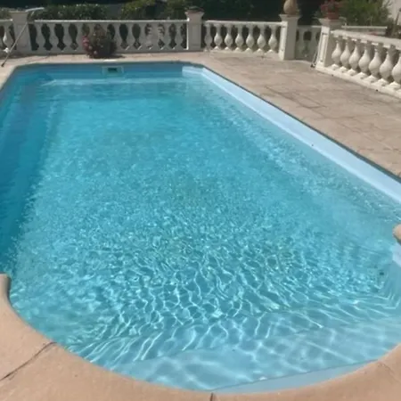 Quiet T2 With Terrace And Shared Pool شقة